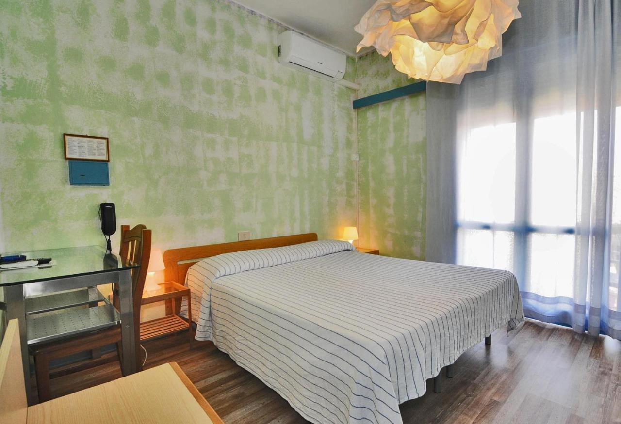 Hotel Antonella Каорле Екстер'єр фото