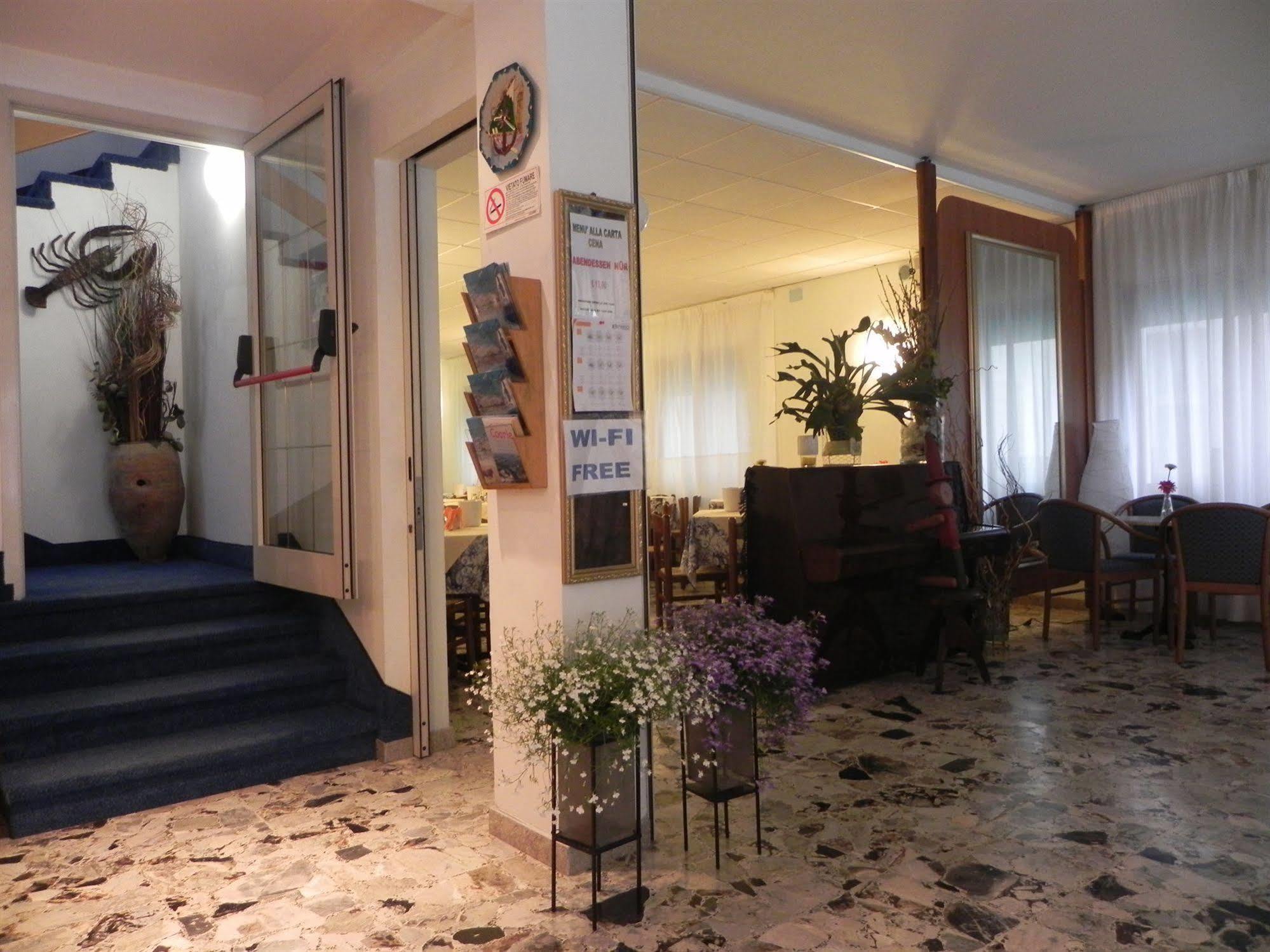 Hotel Antonella Каорле Екстер'єр фото