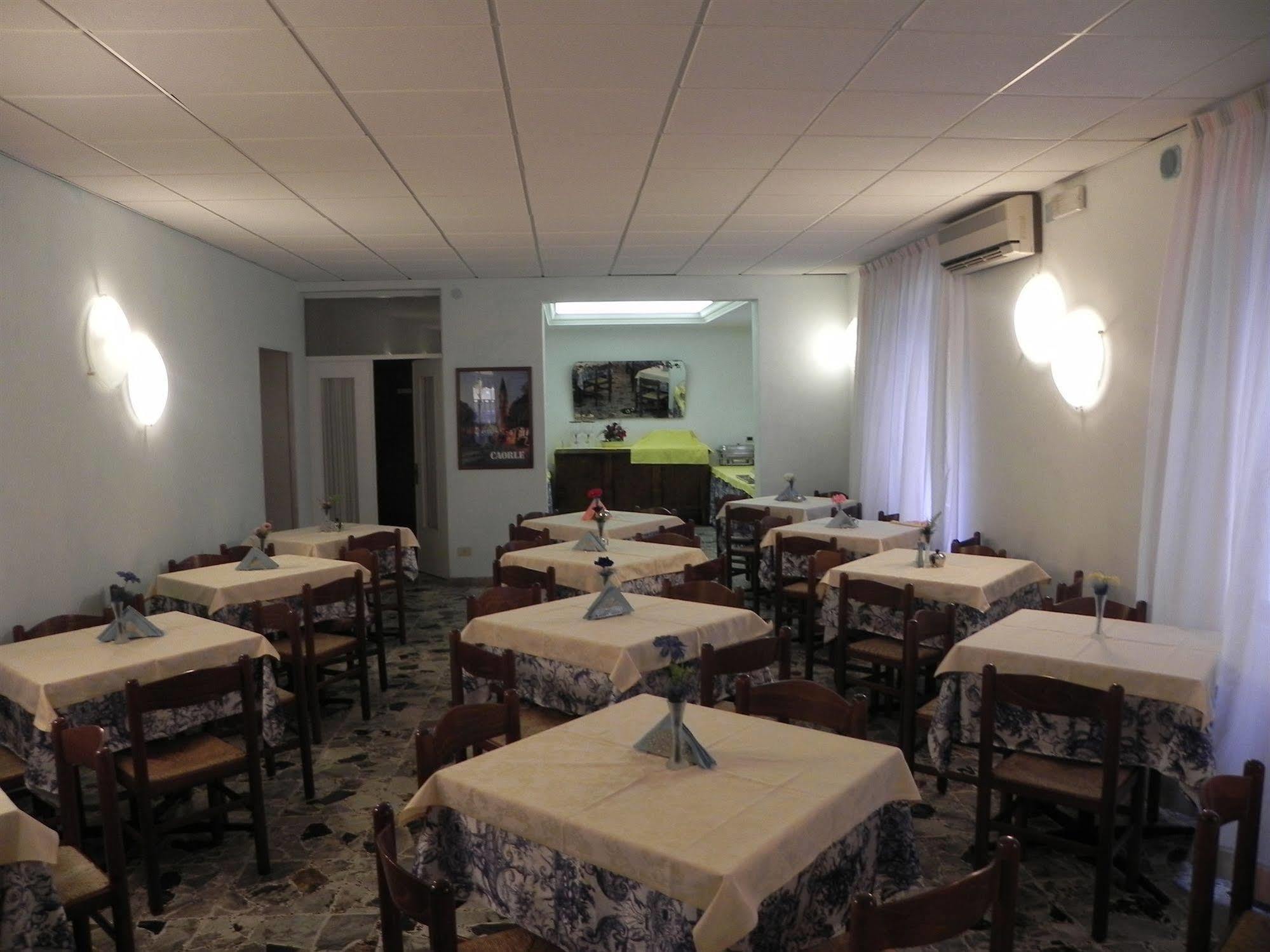Hotel Antonella Каорле Екстер'єр фото